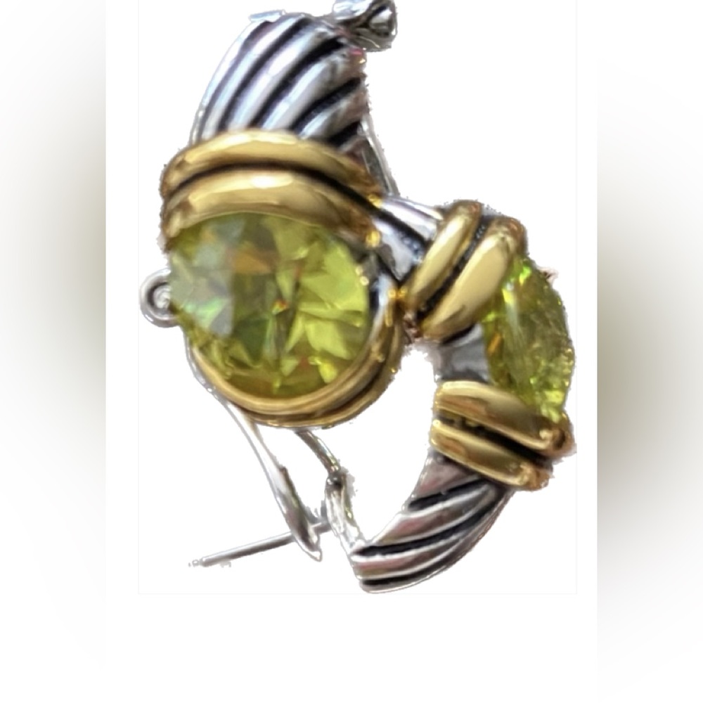Earrings with yellow stone